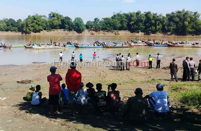 Tepi Bengawan di Kanor Memanas